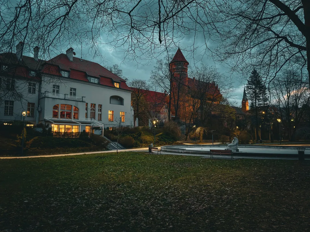 Stare miasto. Photograph by Marian Kozaczewski.