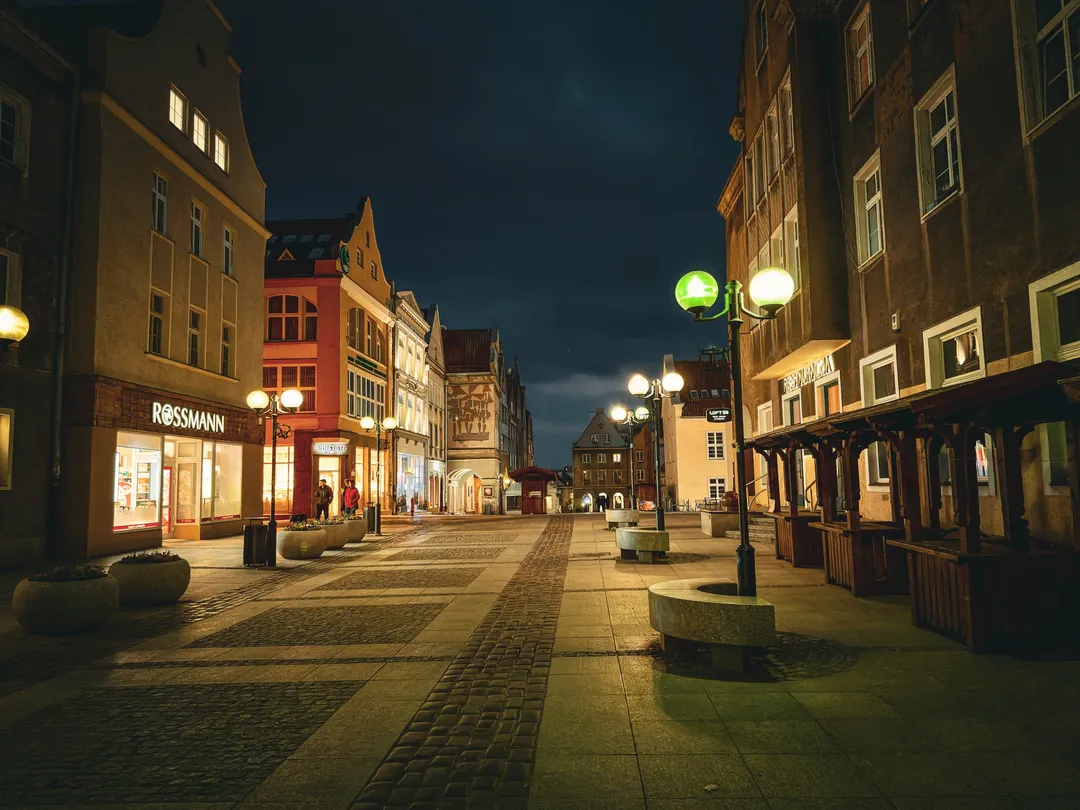 Stare miasto. Photograph by Marian Kozaczewski.
