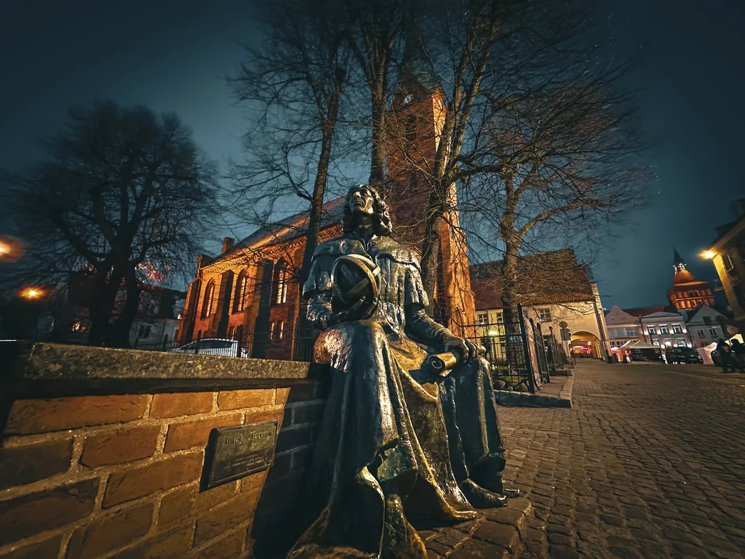 Old Town. Photograph by Marian Kozaczewski.