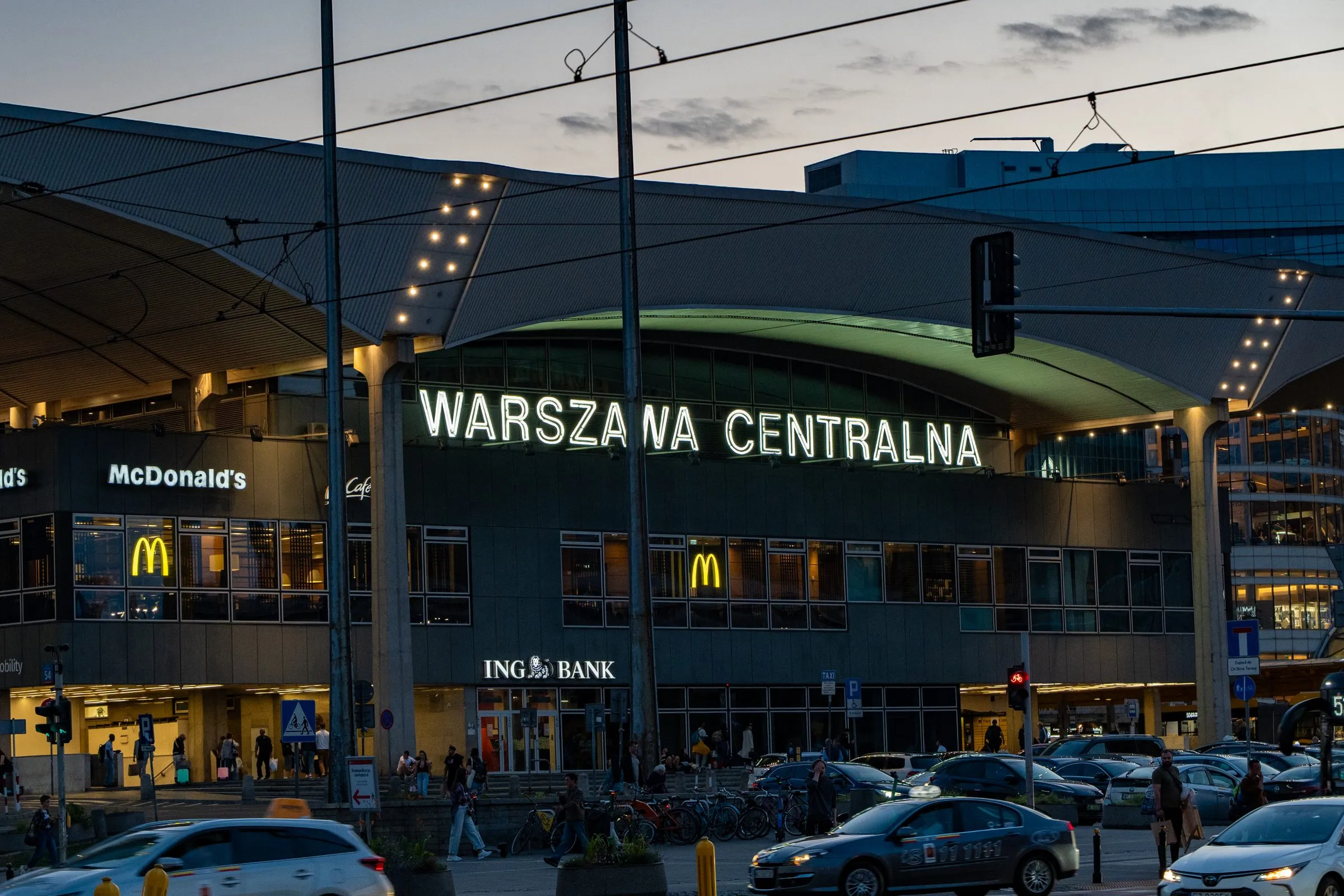 Warszawa Centralna station, Warsaw. Photograph by Marian Kozaczewski.