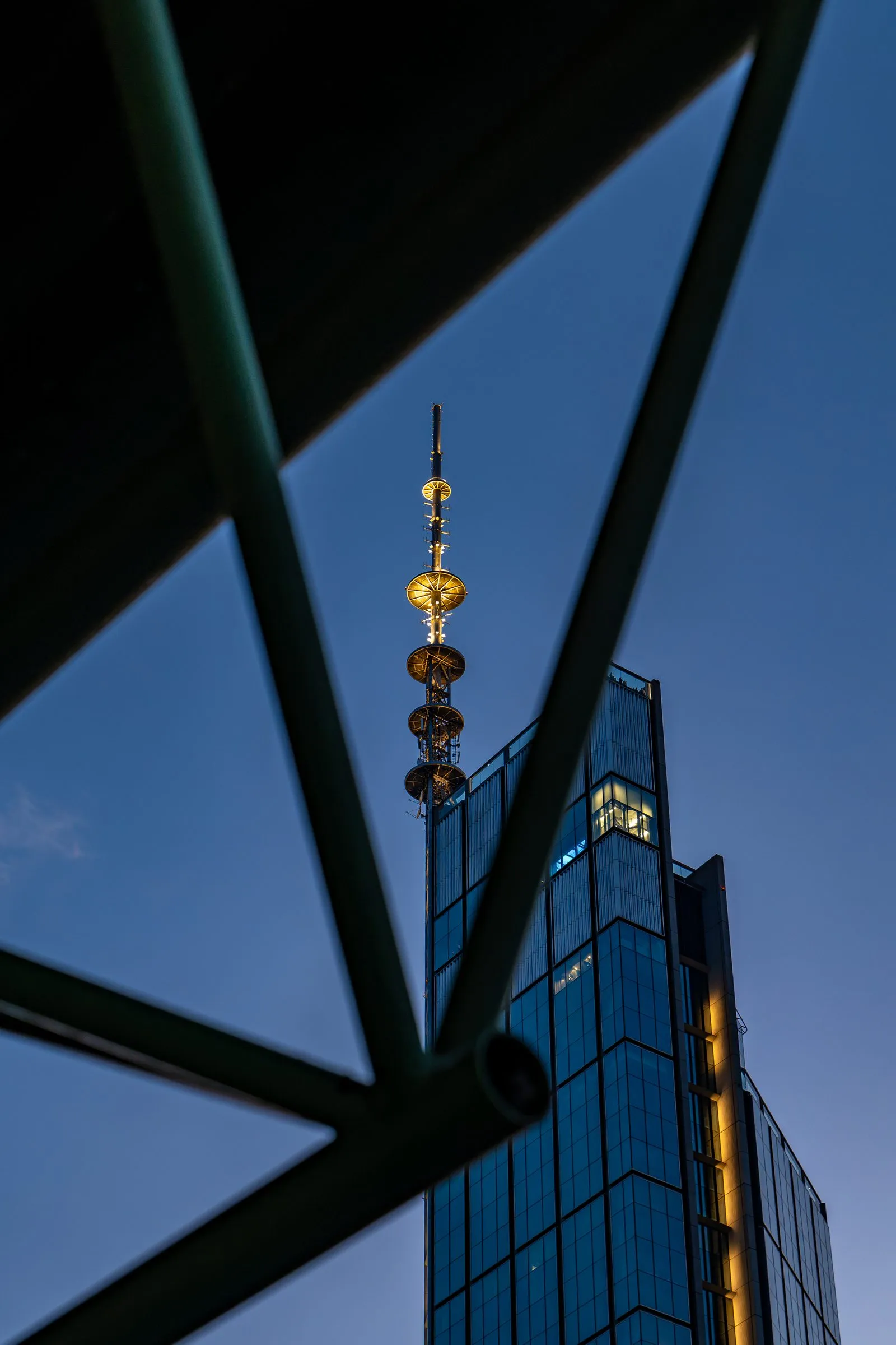Varso Tower, Warsaw. Photograph by Marian Kozaczewski.