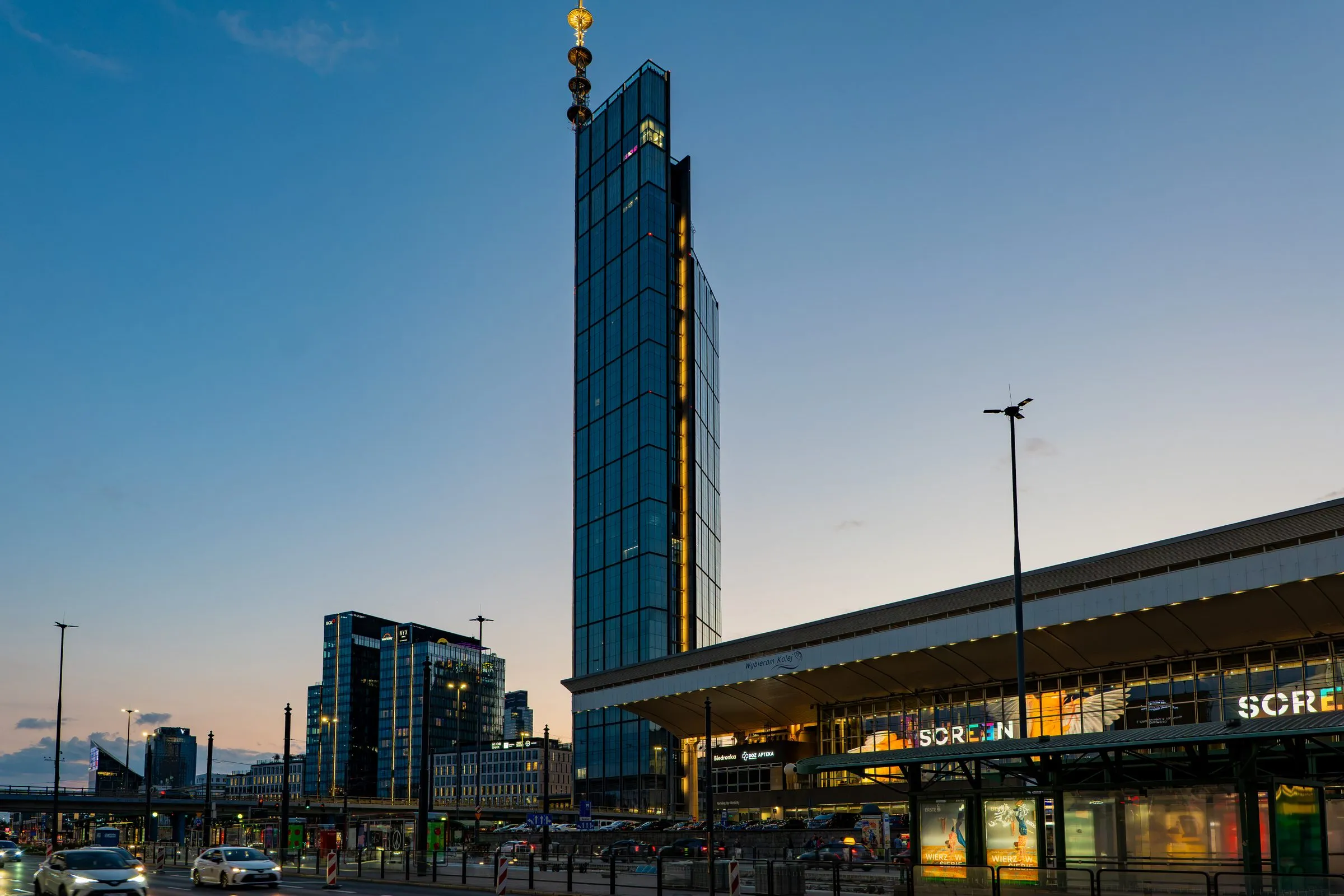 Varso Tower, Warsaw. Photograph by Marian Kozaczewski.